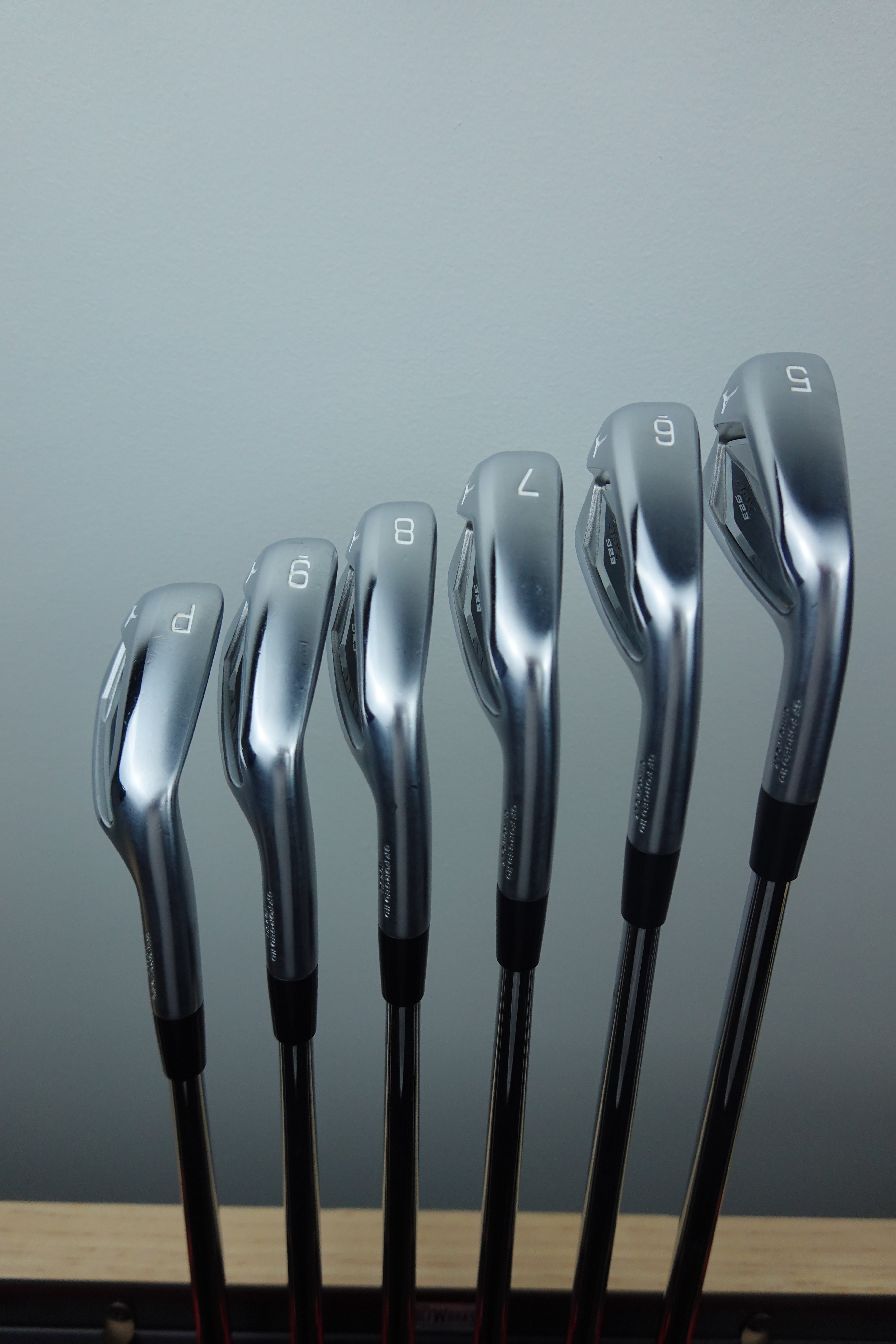 Mizuno JPX 923 Forged, 5-PW, Dynamic Gold 105S S200, Right Hand