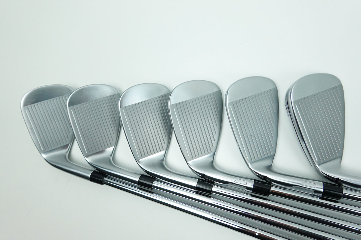 TaylorMade Qi 6 - PW + AW Iron Set - NS. PRO 910 GH S - Stiff - Right Hand
